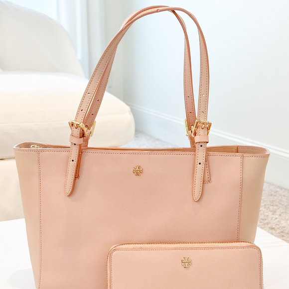 Tory Burch Saffiano Leather Tote & Matching Wallet - Picture 1 of 16